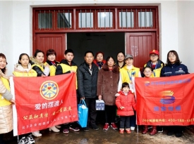 長(zhǎng)沙順新電梯有限公司與公益組織“長(zhǎng)沙縣愛(ài)的擺渡人義工發(fā)展中心”看望失獨(dú)老人，一起陪過(guò)小年夜2
